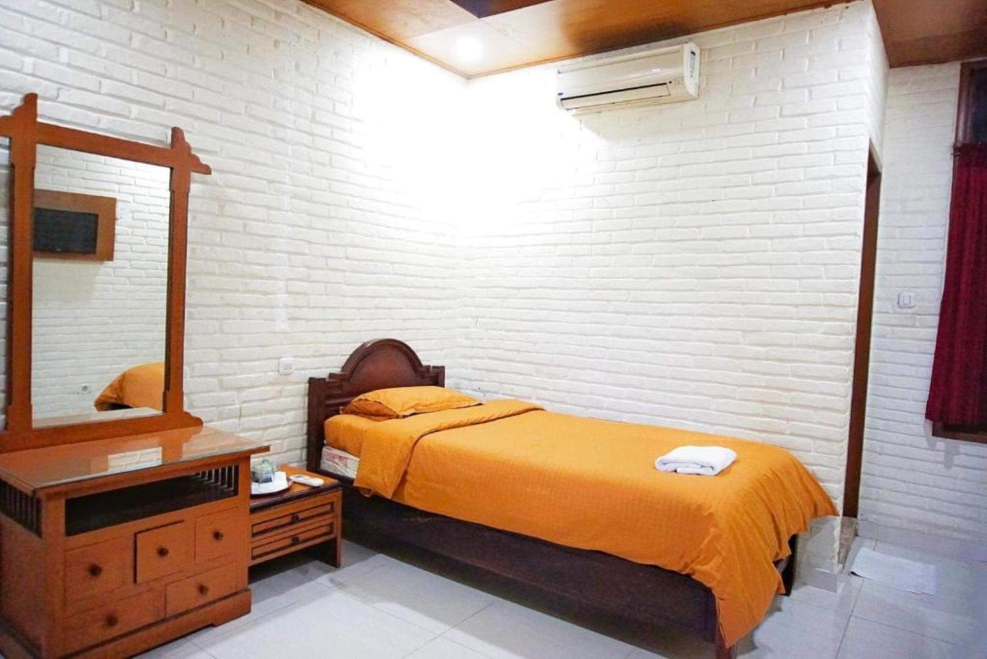 Arys Garden Hotel Yogyakarta Exterior photo
