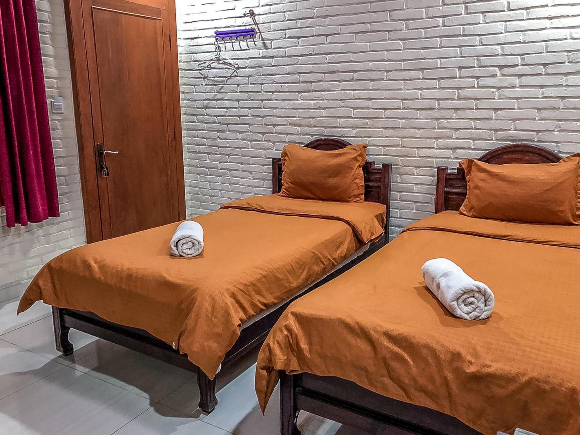 Arys Garden Hotel Yogyakarta Exterior photo