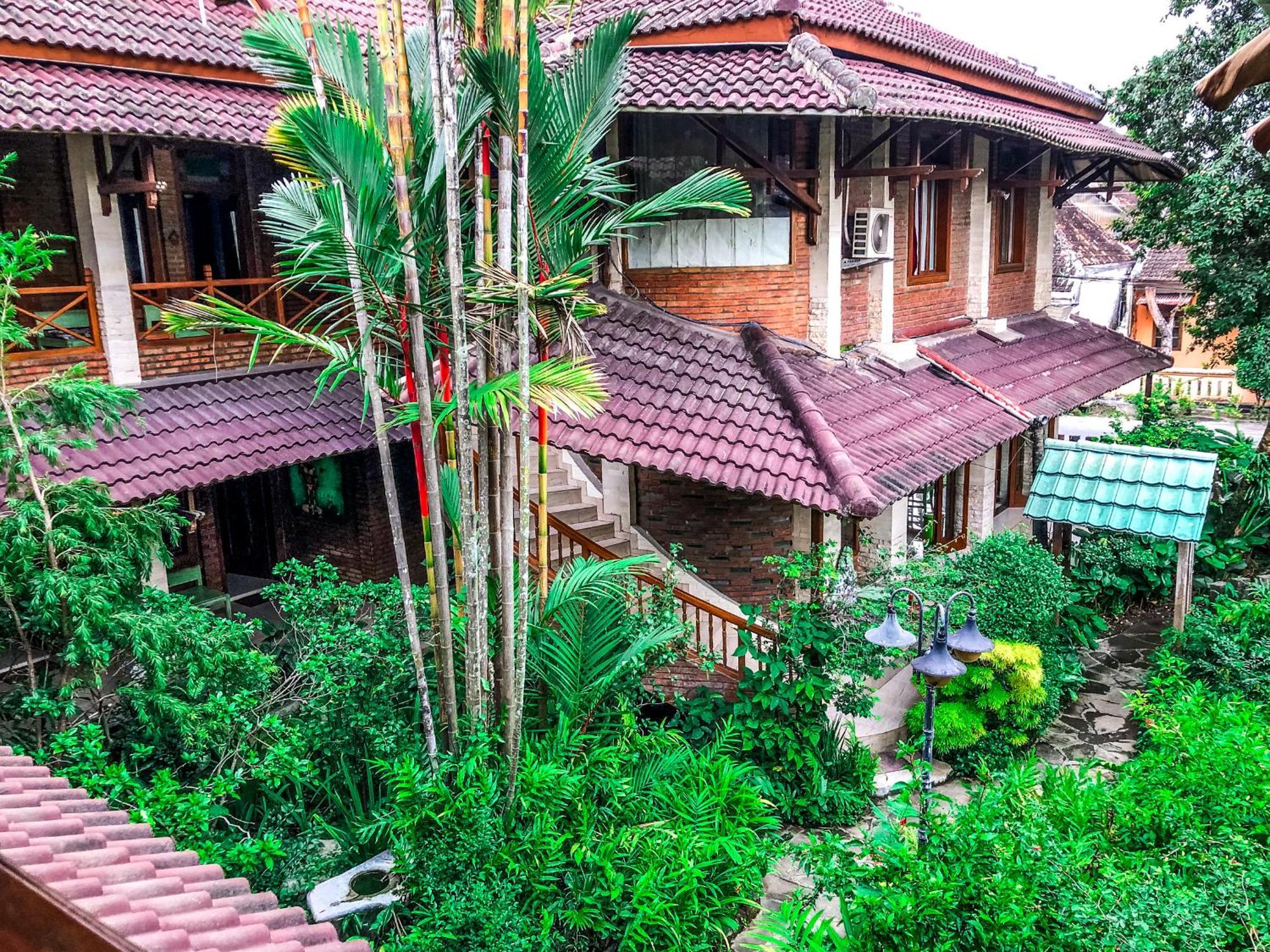 Arys Garden Hotel Yogyakarta Exterior photo