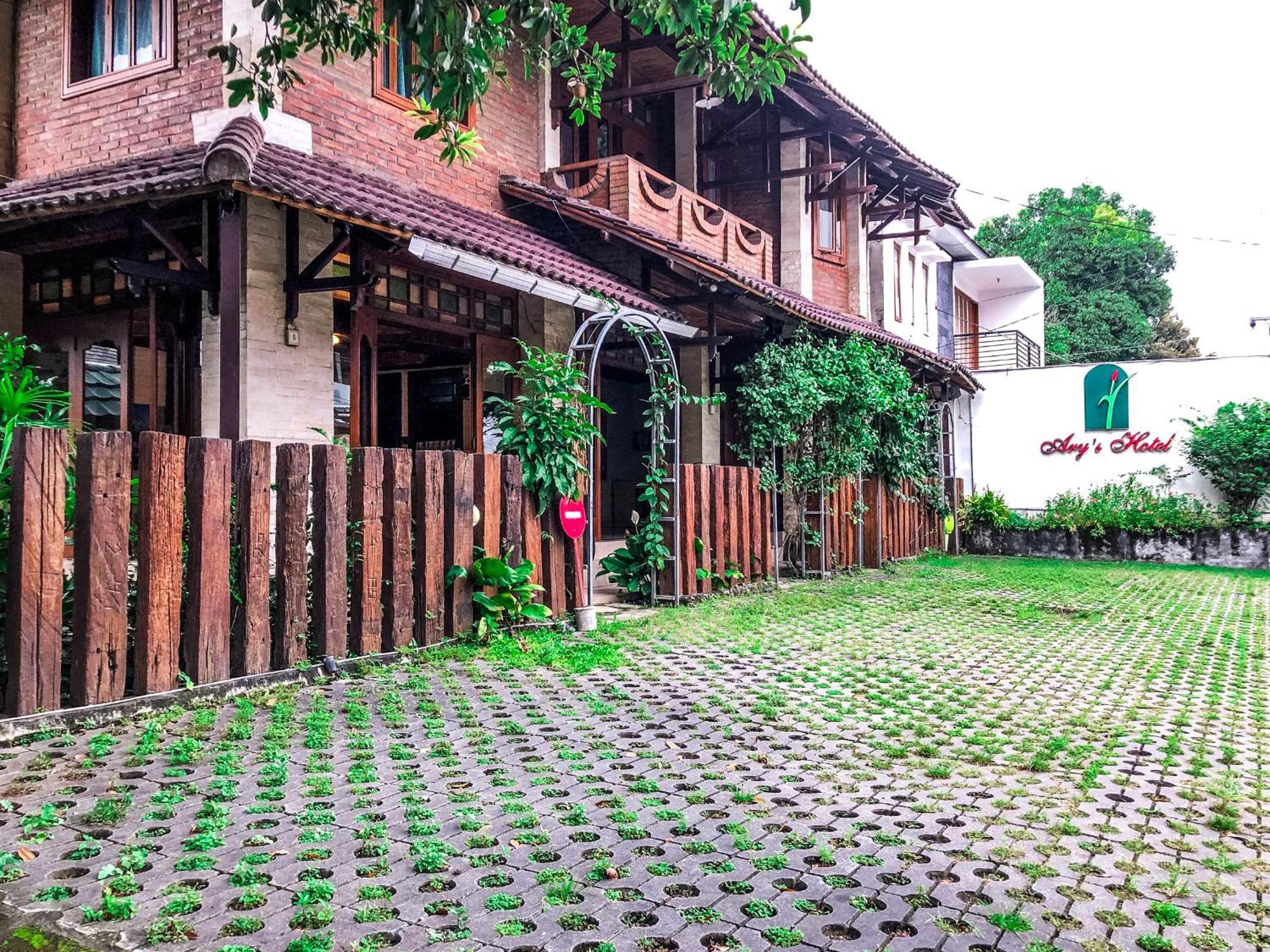 Arys Garden Hotel Yogyakarta Exterior photo