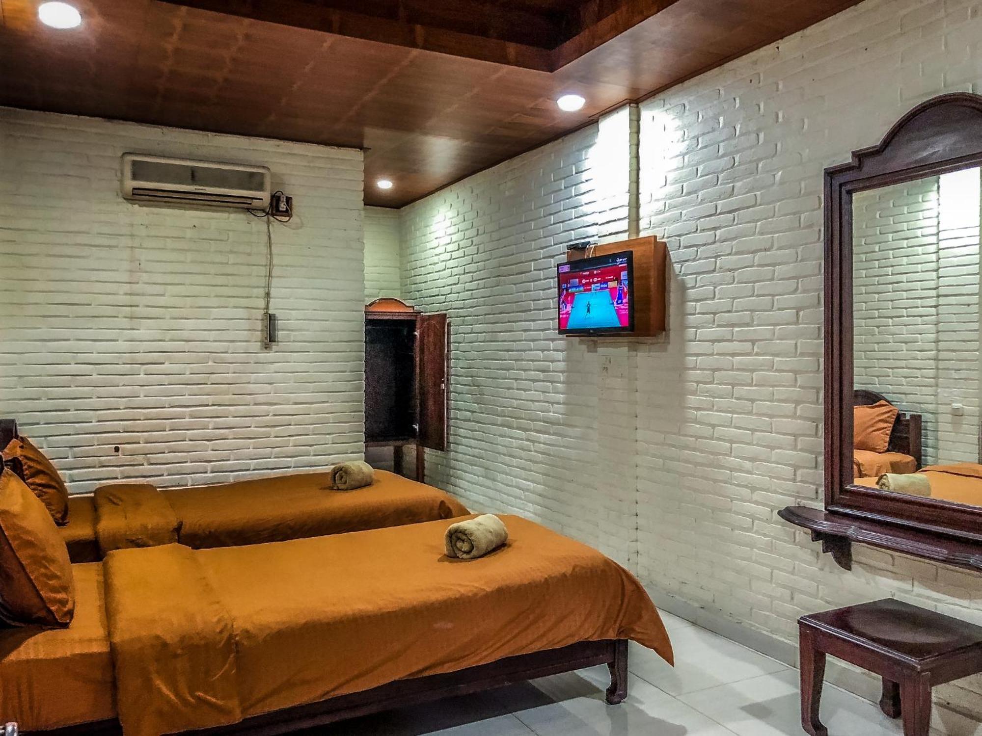 Arys Garden Hotel Yogyakarta Exterior photo