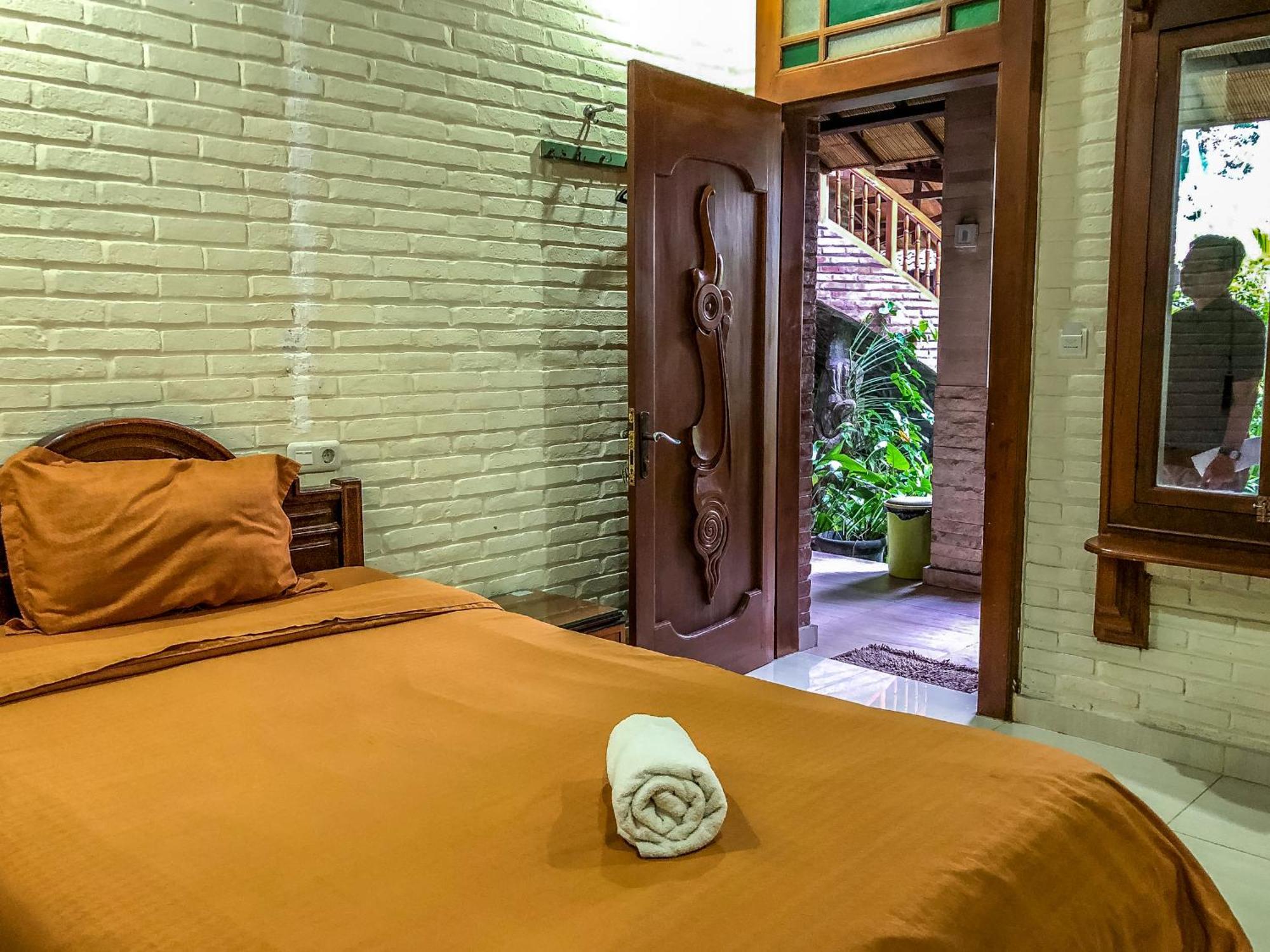 Arys Garden Hotel Yogyakarta Exterior photo