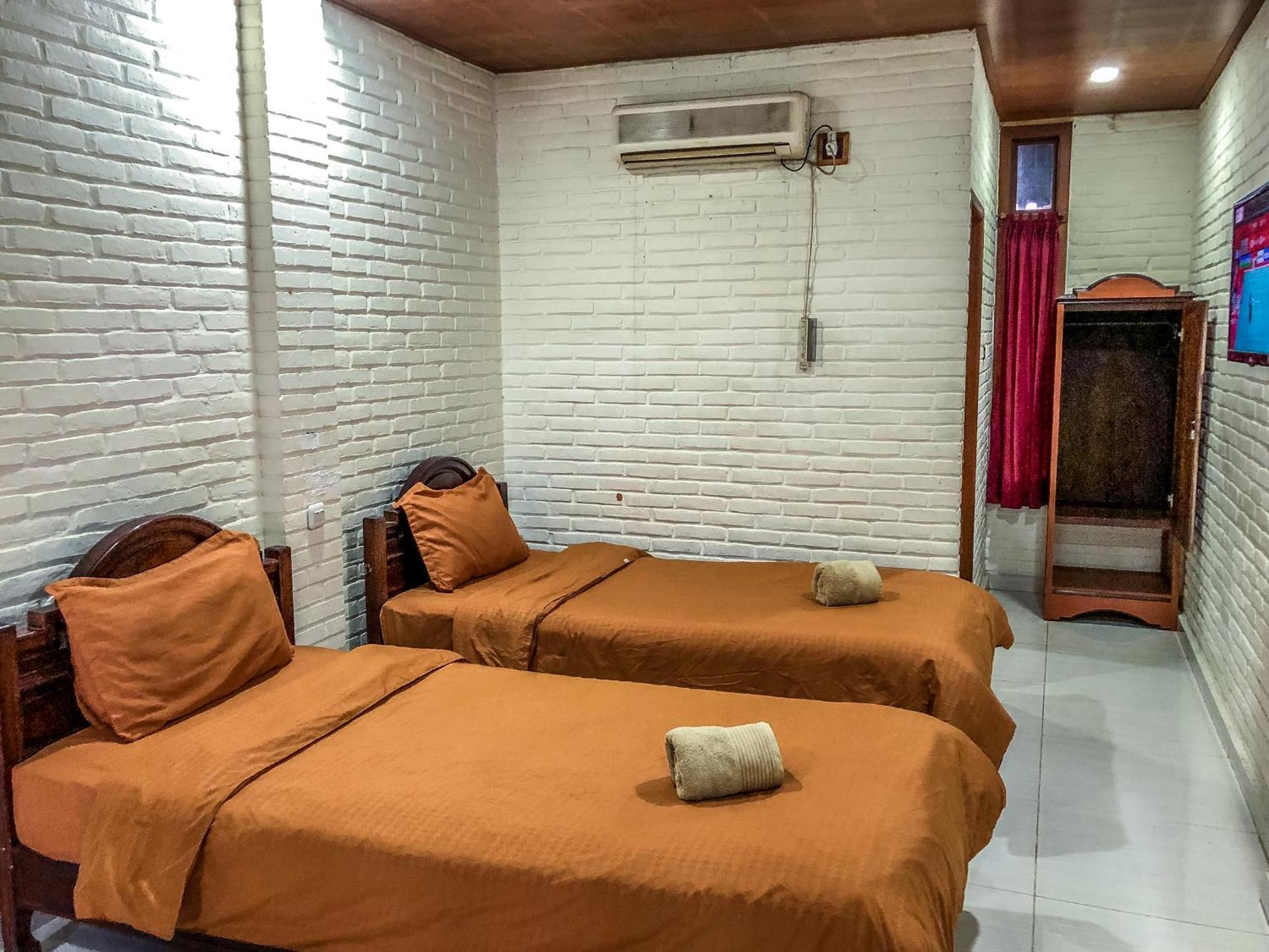 Arys Garden Hotel Yogyakarta Exterior photo