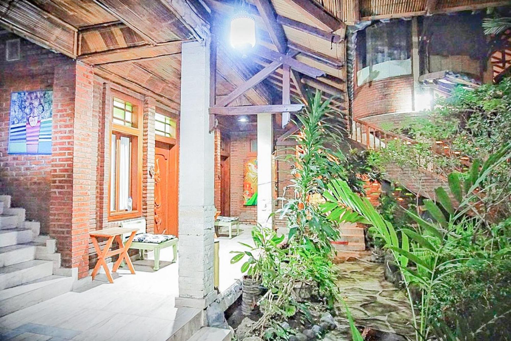 Arys Garden Hotel Yogyakarta Exterior photo