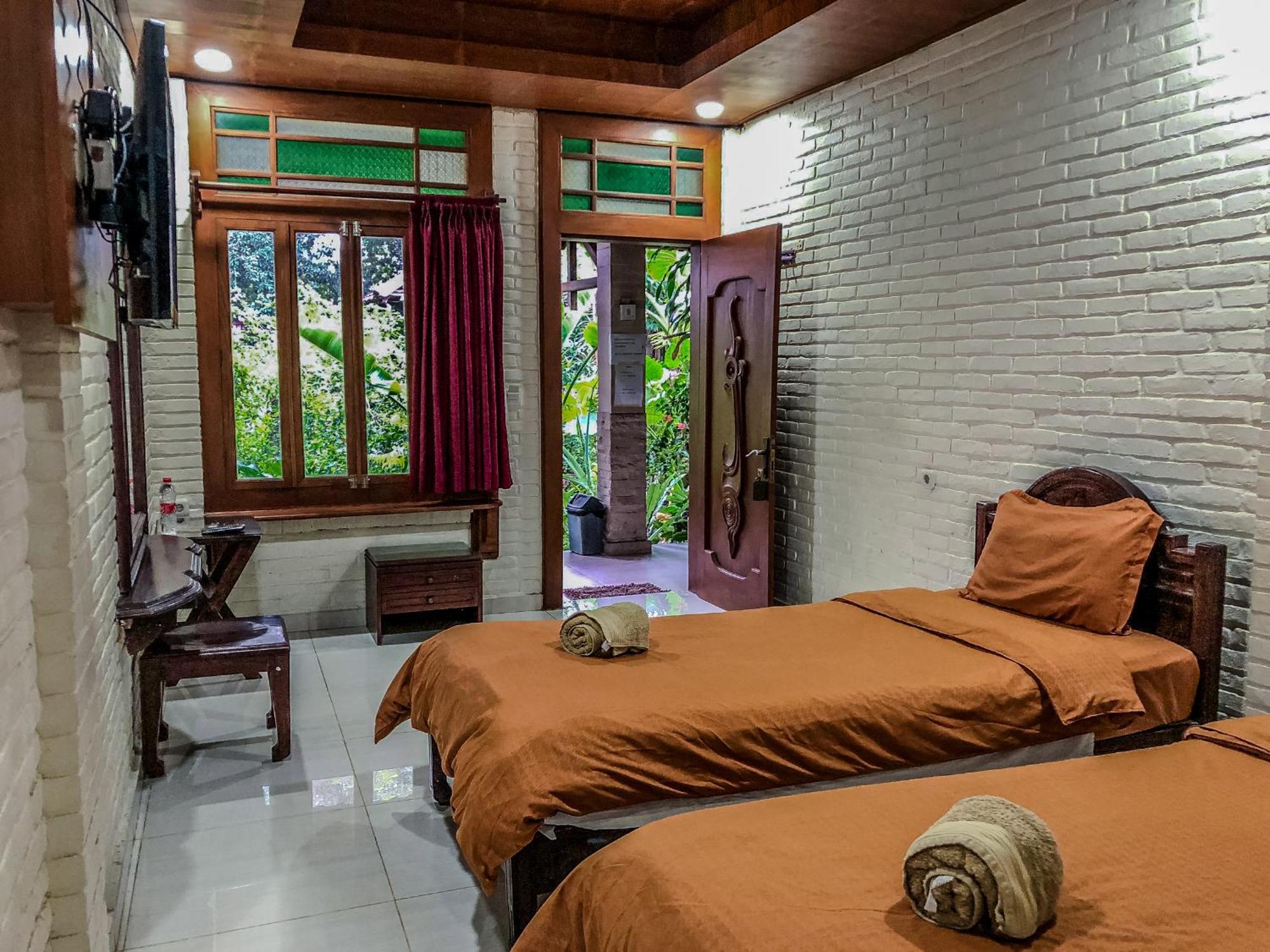 Arys Garden Hotel Yogyakarta Exterior photo