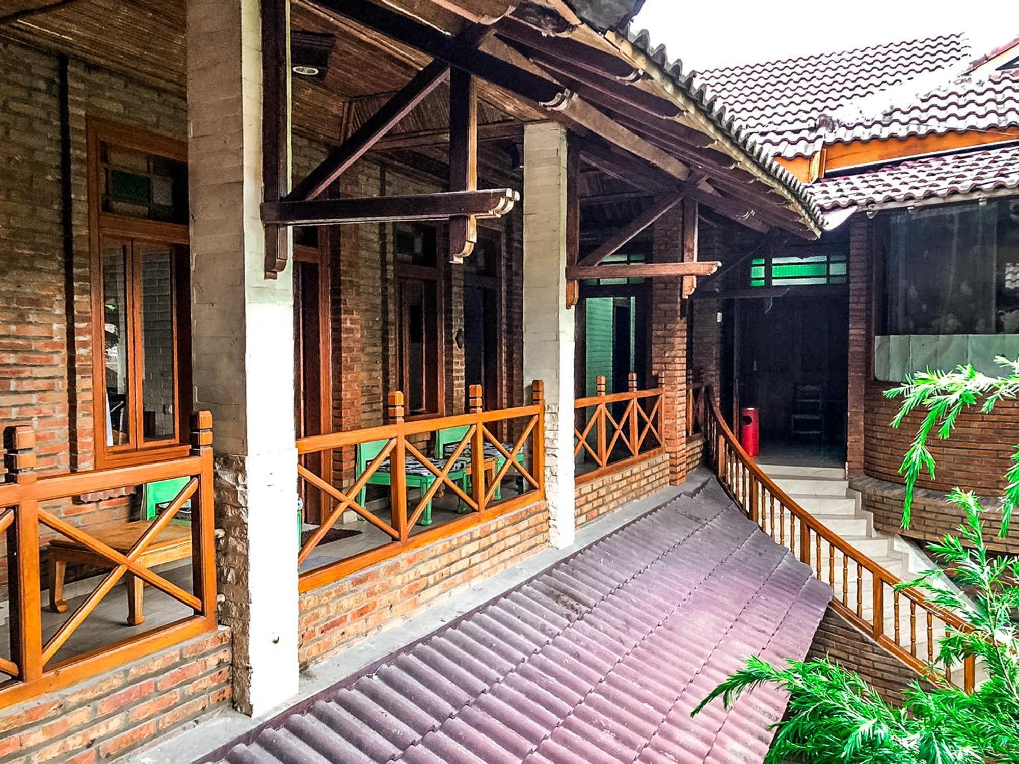 Arys Garden Hotel Yogyakarta Exterior photo