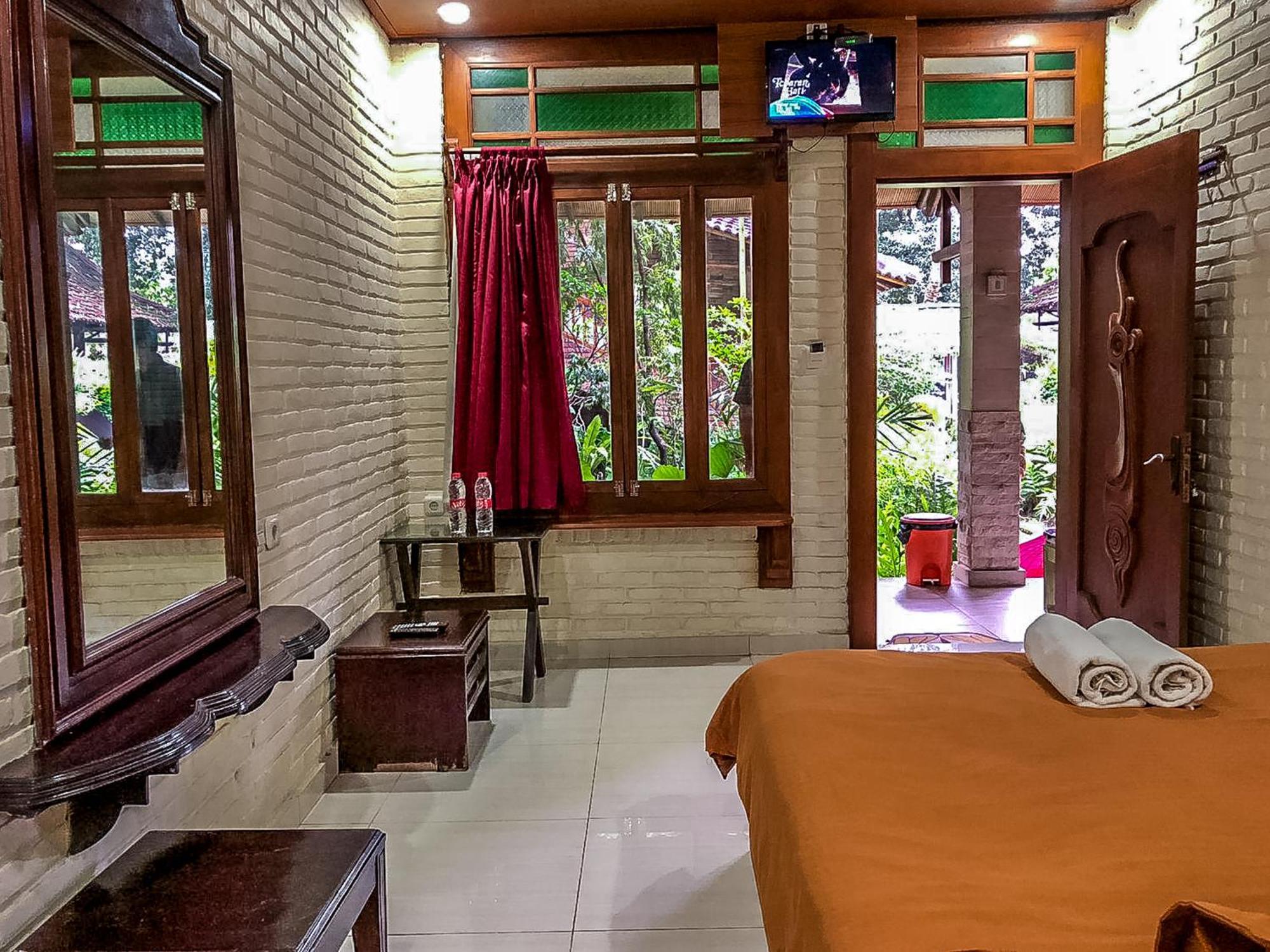 Arys Garden Hotel Yogyakarta Exterior photo