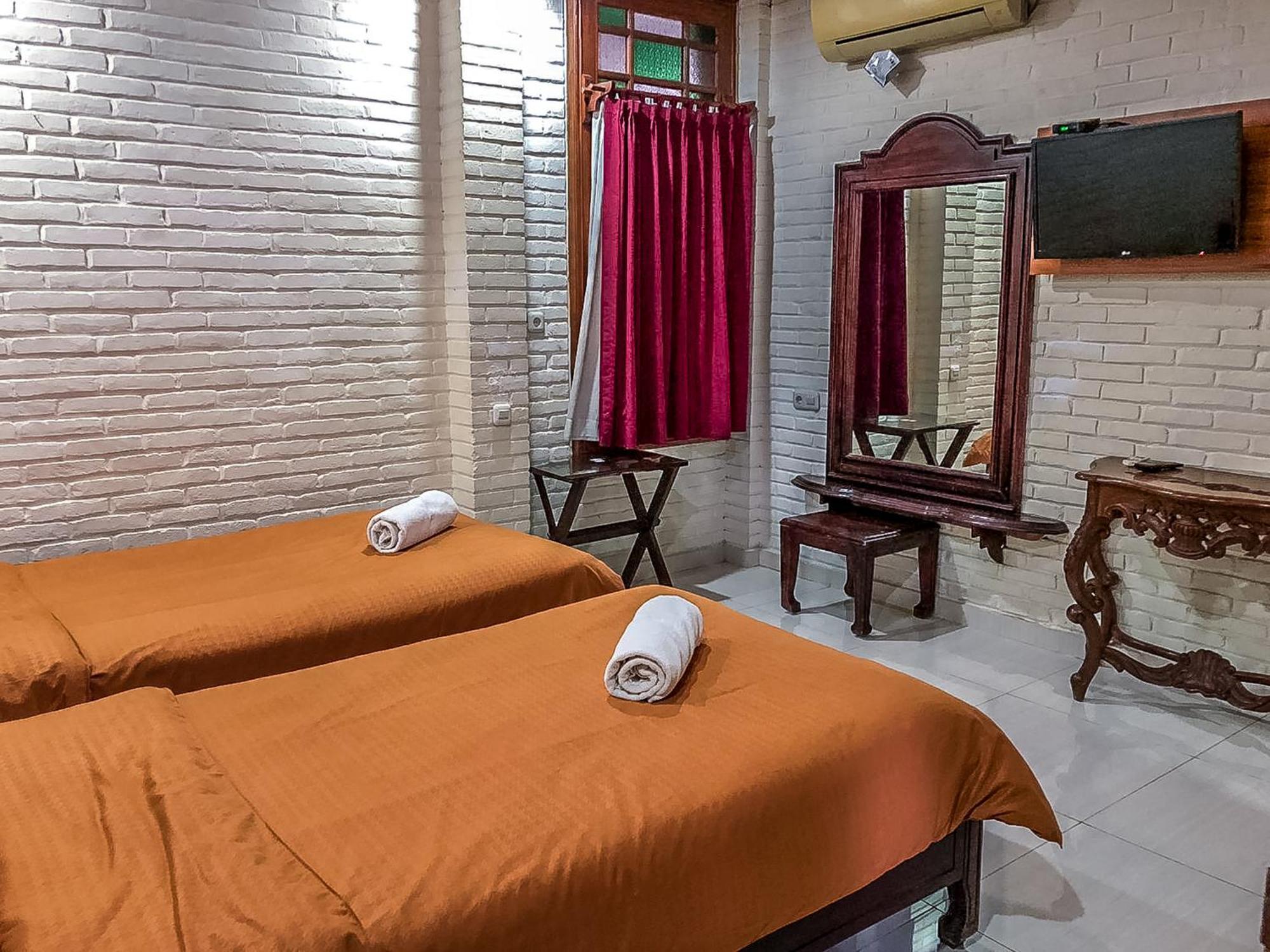 Arys Garden Hotel Yogyakarta Exterior photo
